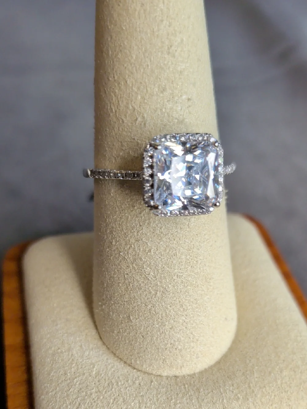 Halo Engagement Ring - 925 Sterling Silver - Cubic Zirconia